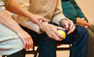 L’importance d’éviter les chutes chez les personnes âgées